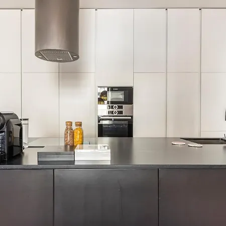 Apartment Plum Guide - Sterling Bronze